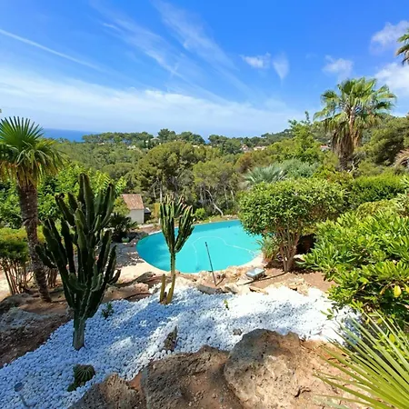 By Elodie Vue & Piscine Hyères